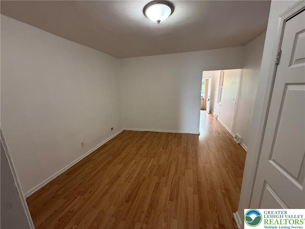 1113 E 4th Street - Photo 2