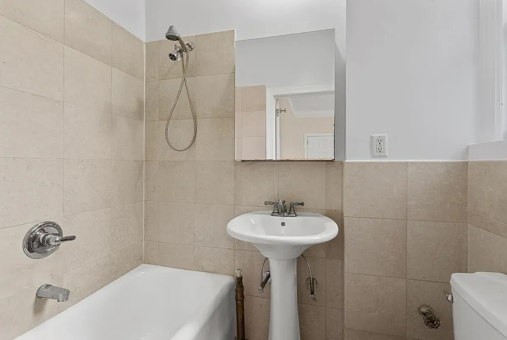 West 11th Street - Photo 5