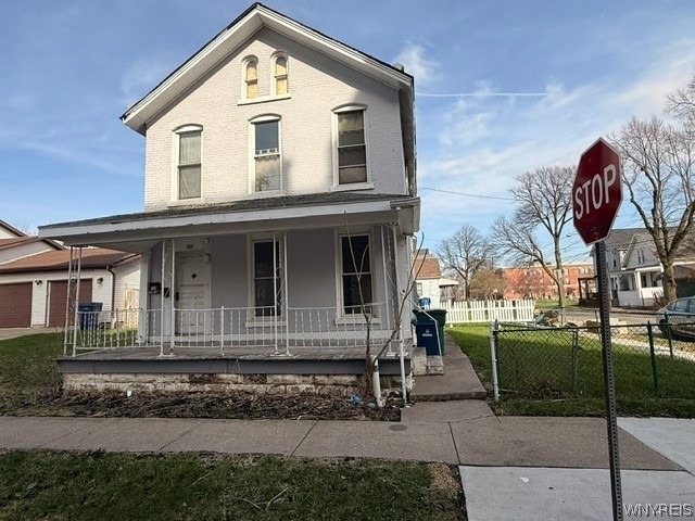 491 Emslie Street - Photo 0