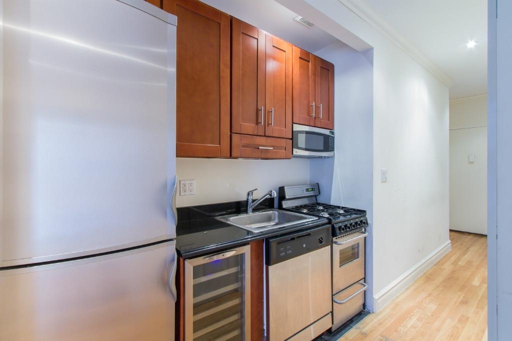 East 18th Street - Photo 4