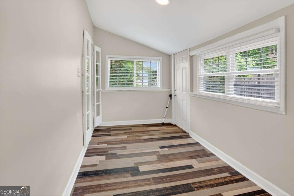 585 Jones Avenue - Photo 11