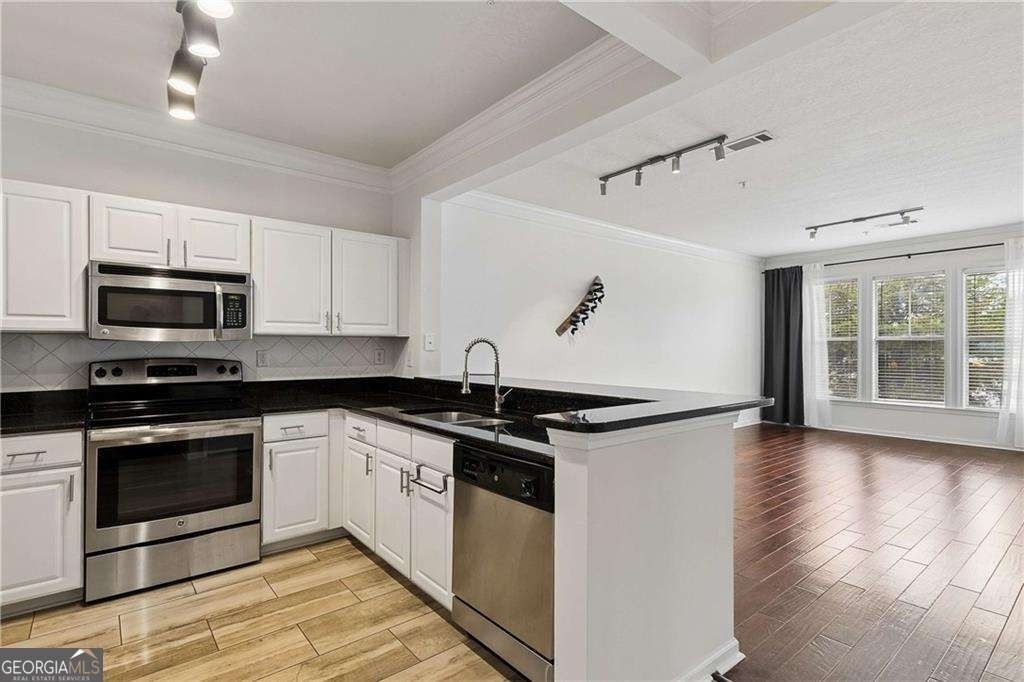 1850 Cotillion Drive - Photo 2