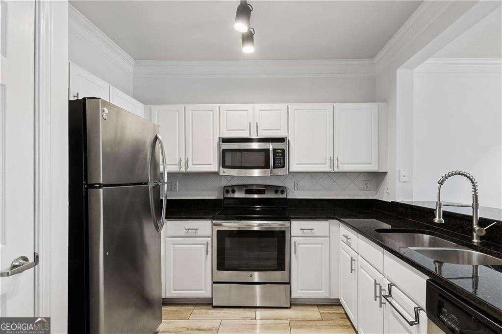 1850 Cotillion Drive - Photo 3