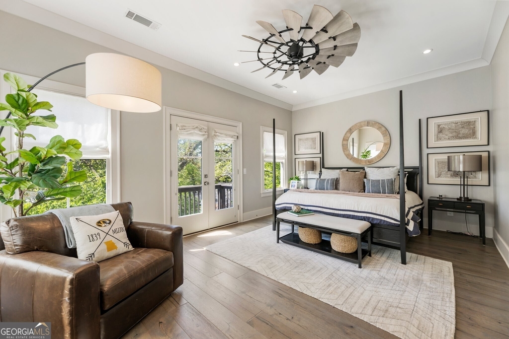1079 Canton Street - Photo 18