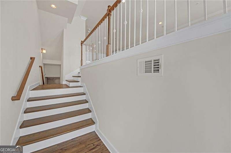 860 Stonehill Lane - Photo 2