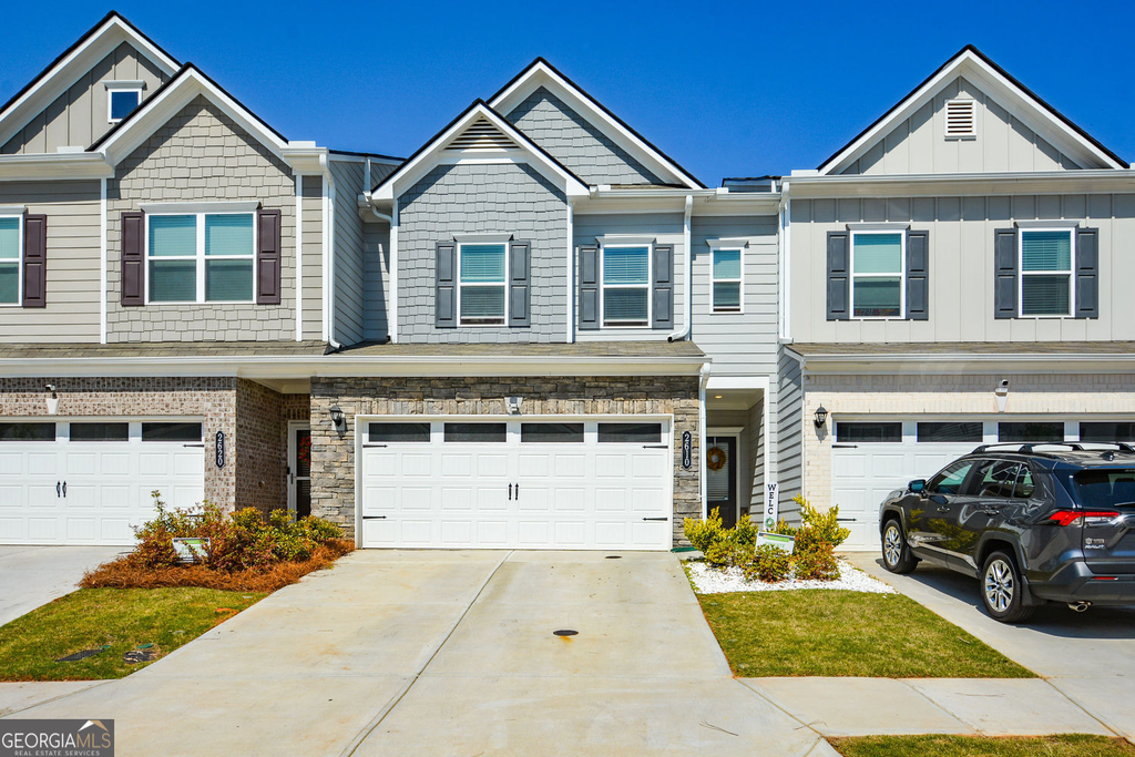 2610 Ravencliff Road - Photo 0