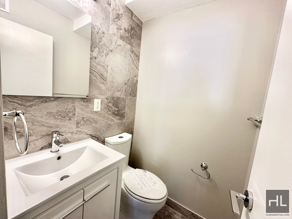 Second Avenue - Photo 5