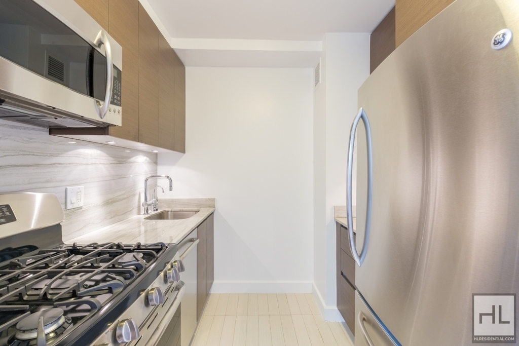 West 48th Street - Photo 6