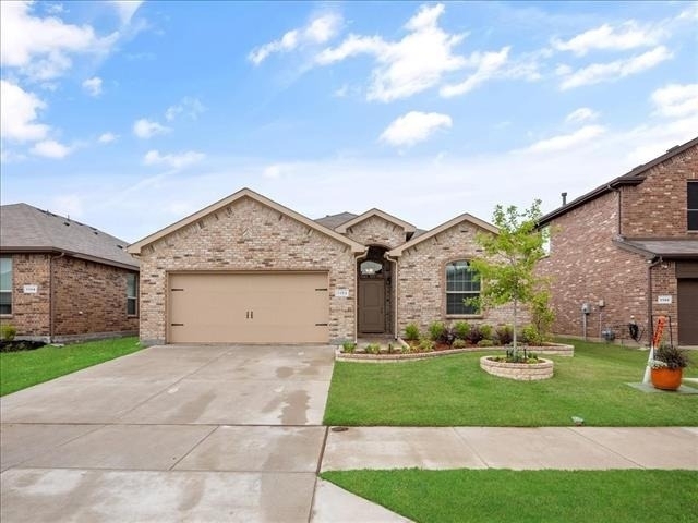 1104 Genola Drive - Photo 0