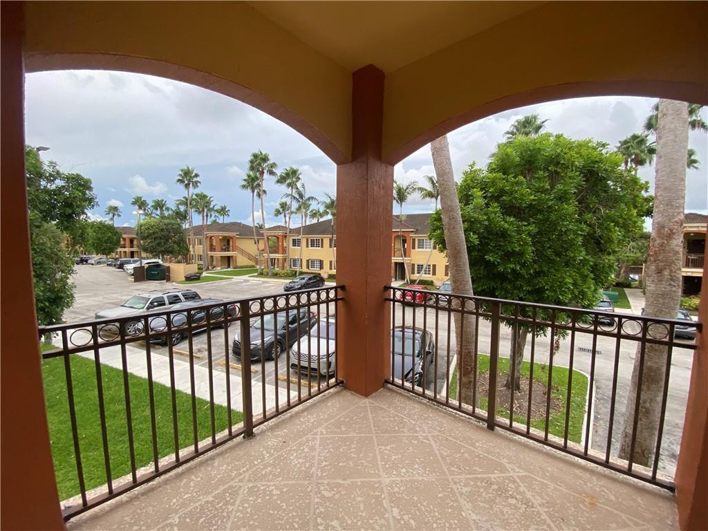 970 Ne 34th Avenue - Photo 2