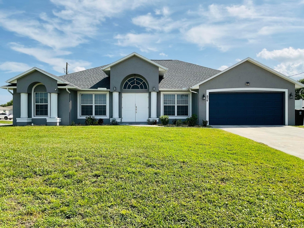 854 Sw Paar Drive - Photo 0