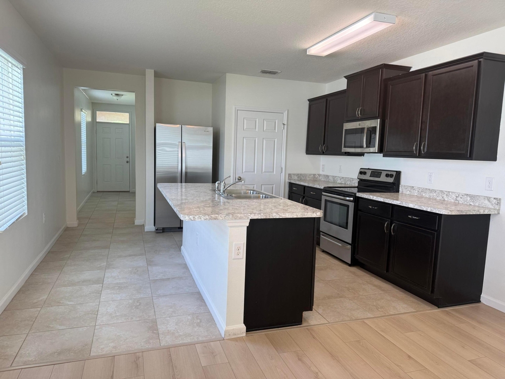 11477 Sw Patterson Street - Photo 2