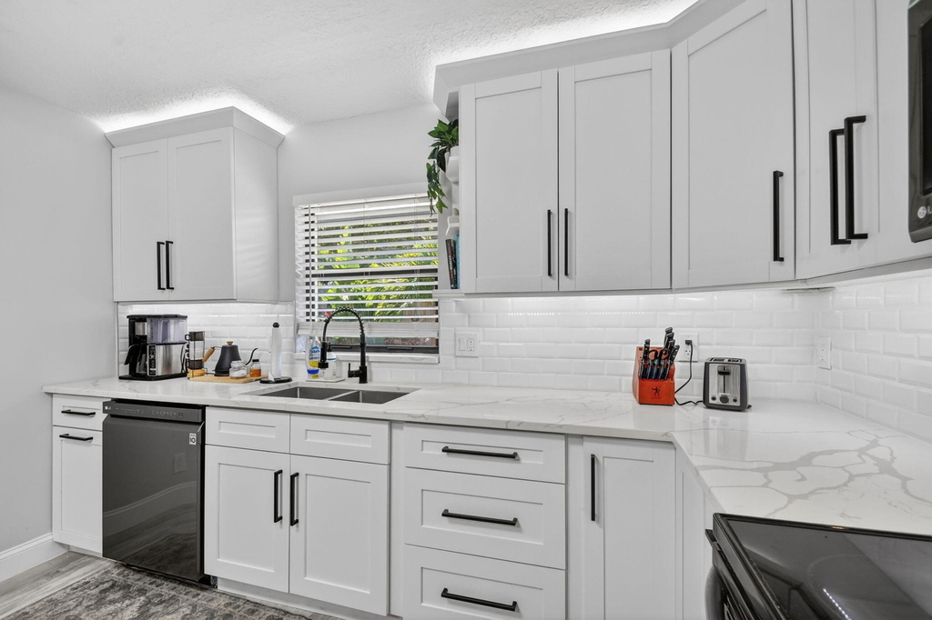 1630 Nw 22nd Avenue - Photo 19