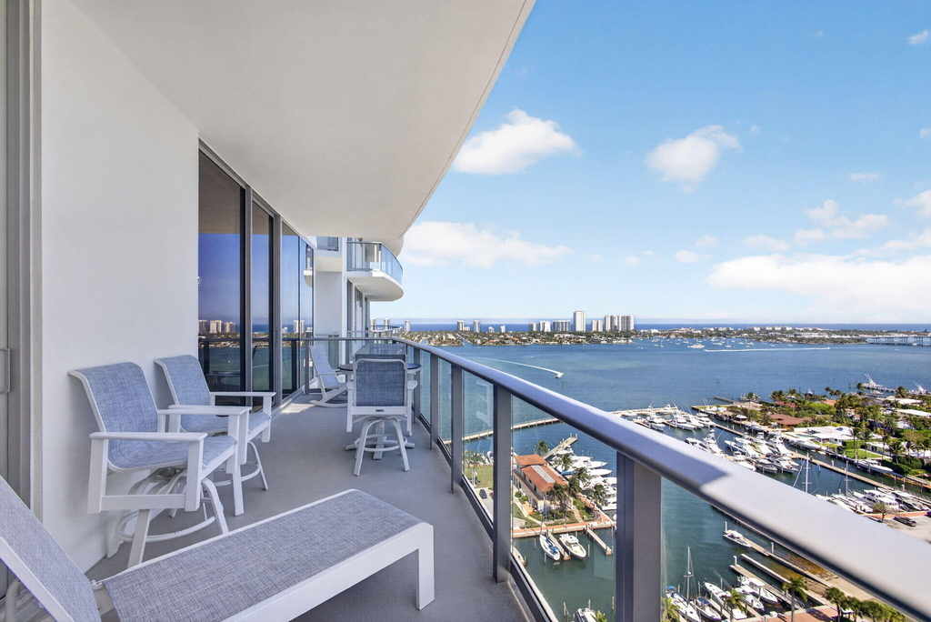 220 Lake Shore Drive - Photo 2