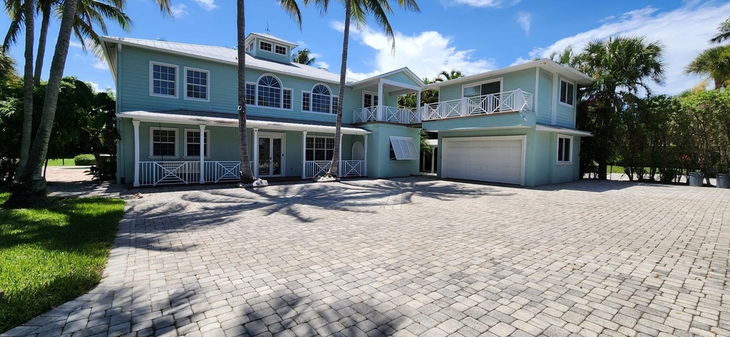 1066 Se Saint Lucie Boulevard - Photo 2