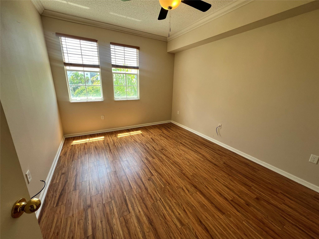 533 Ne 3rd Avenue - Photo 9