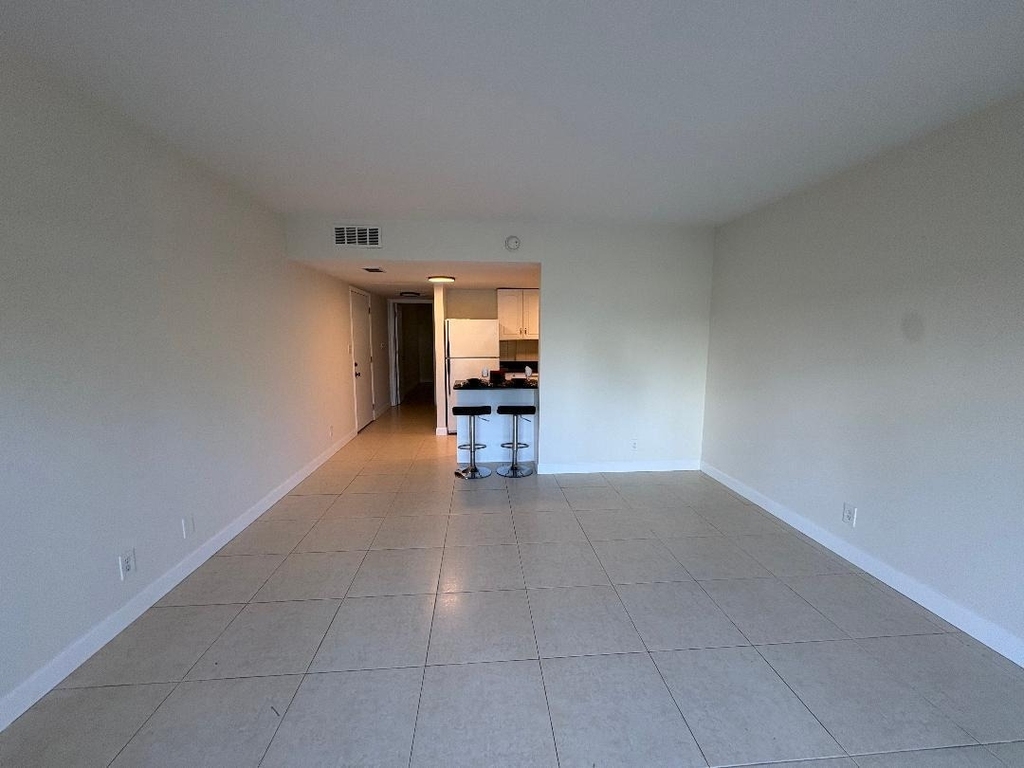 505 Ne 20th Avenue - Photo 2