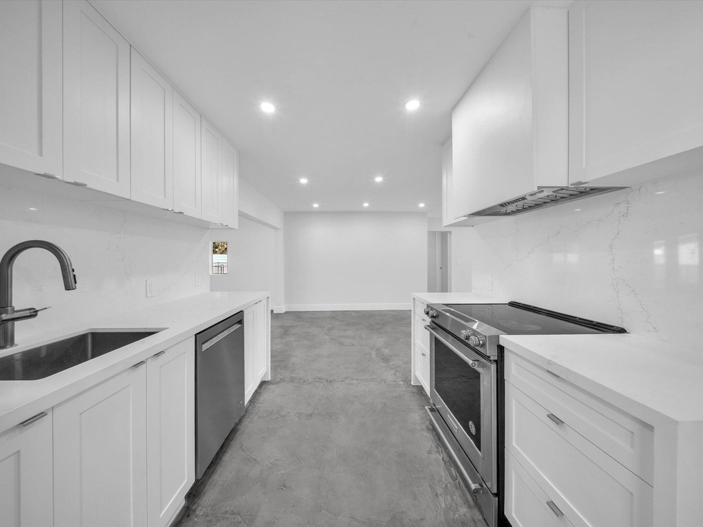 1721 N 16th Court - Photo 2
