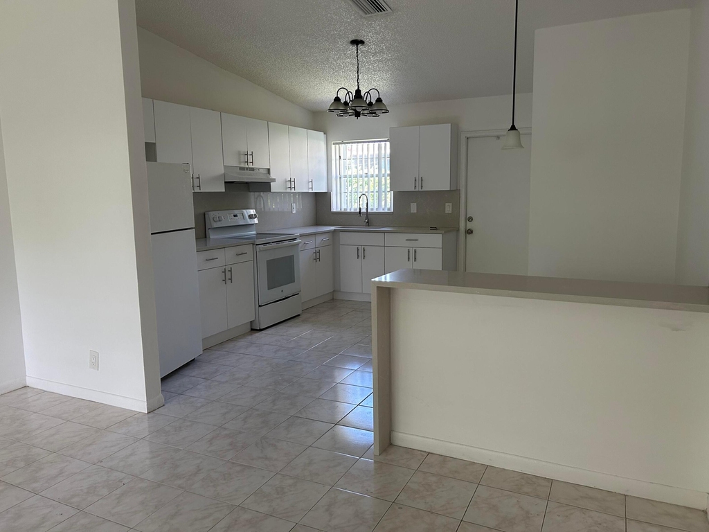 6140 Sw 41st Court - Photo 2
