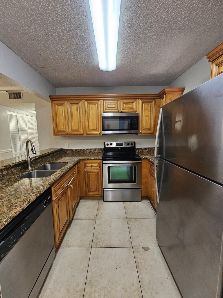1701 Balfour Point Drive - Photo 3