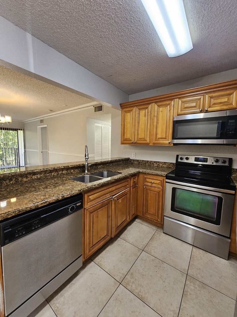 1701 Balfour Point Drive - Photo 4
