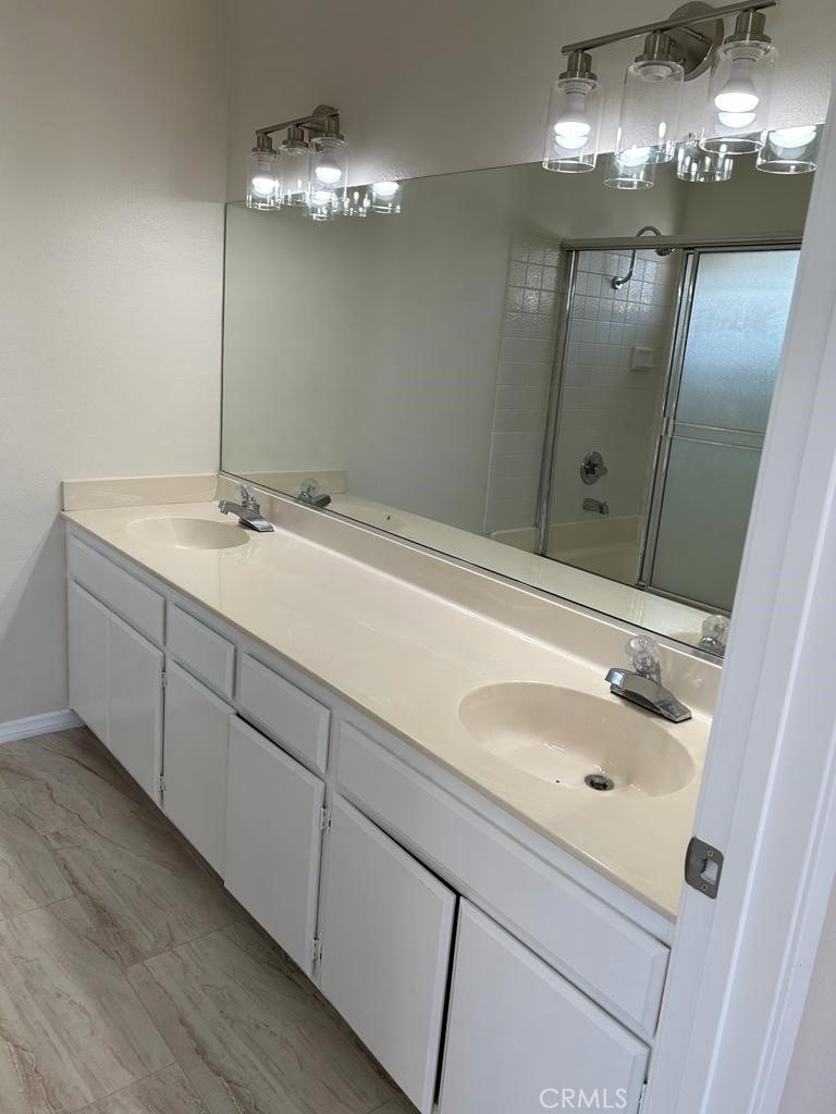216 E Newmark - Photo 4