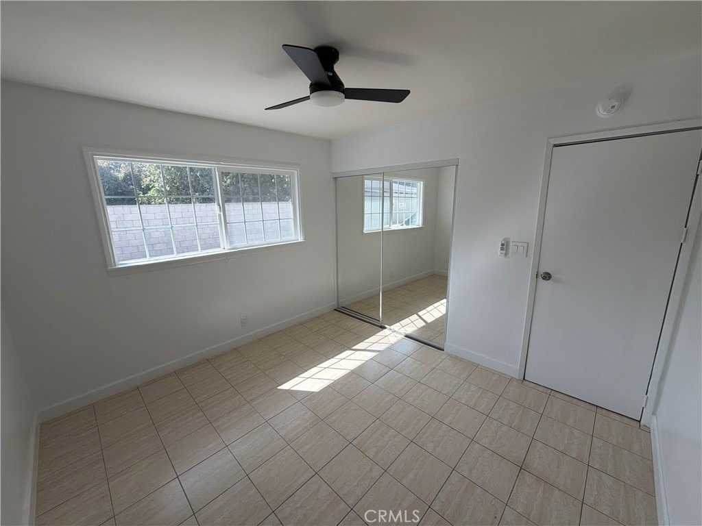 11937 Elliott Avenue - Photo 4