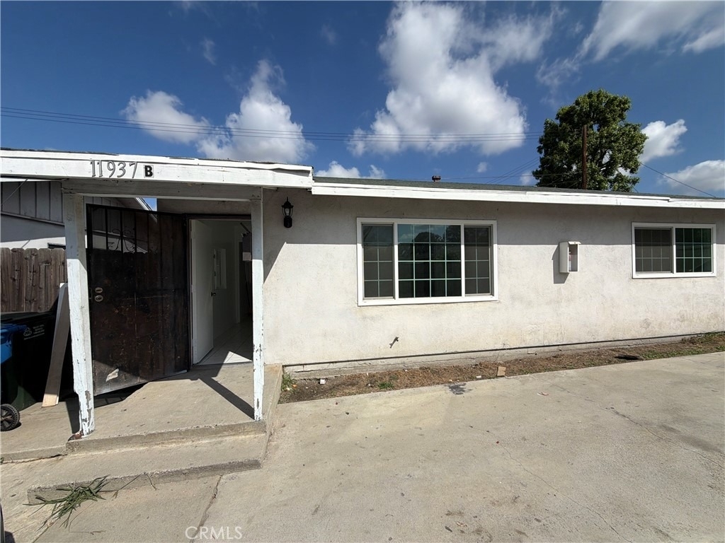 11937 Elliott Avenue - Photo 0