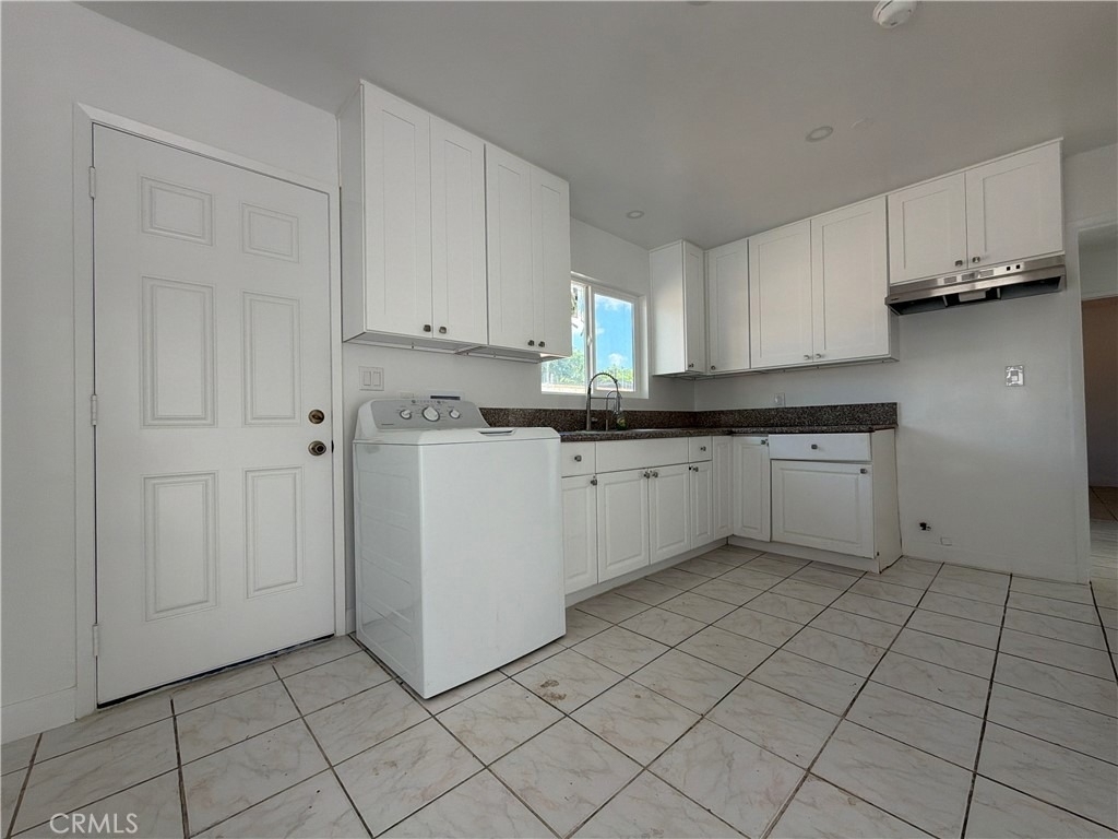 11937 Elliott Avenue - Photo 6