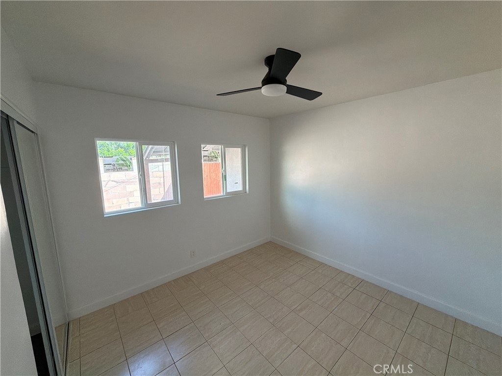 11937 Elliott Avenue - Photo 3
