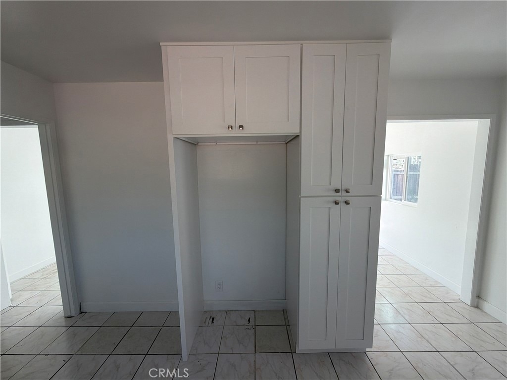 11937 Elliott Avenue - Photo 8