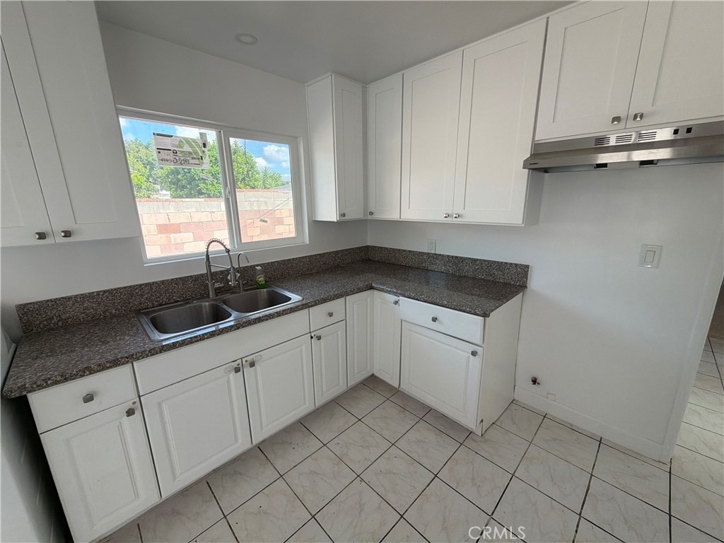 11937 Elliott Avenue - Photo 5
