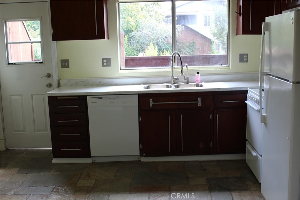 7320 Lennox Street - Photo 4