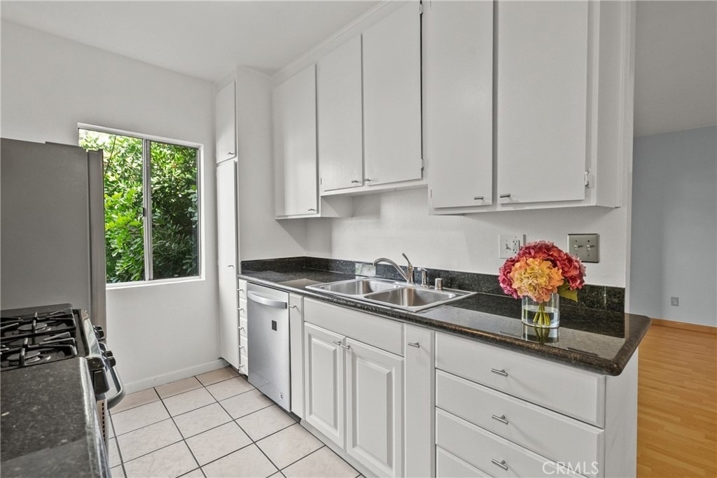 5055 Coldwater Canyon - Photo 2