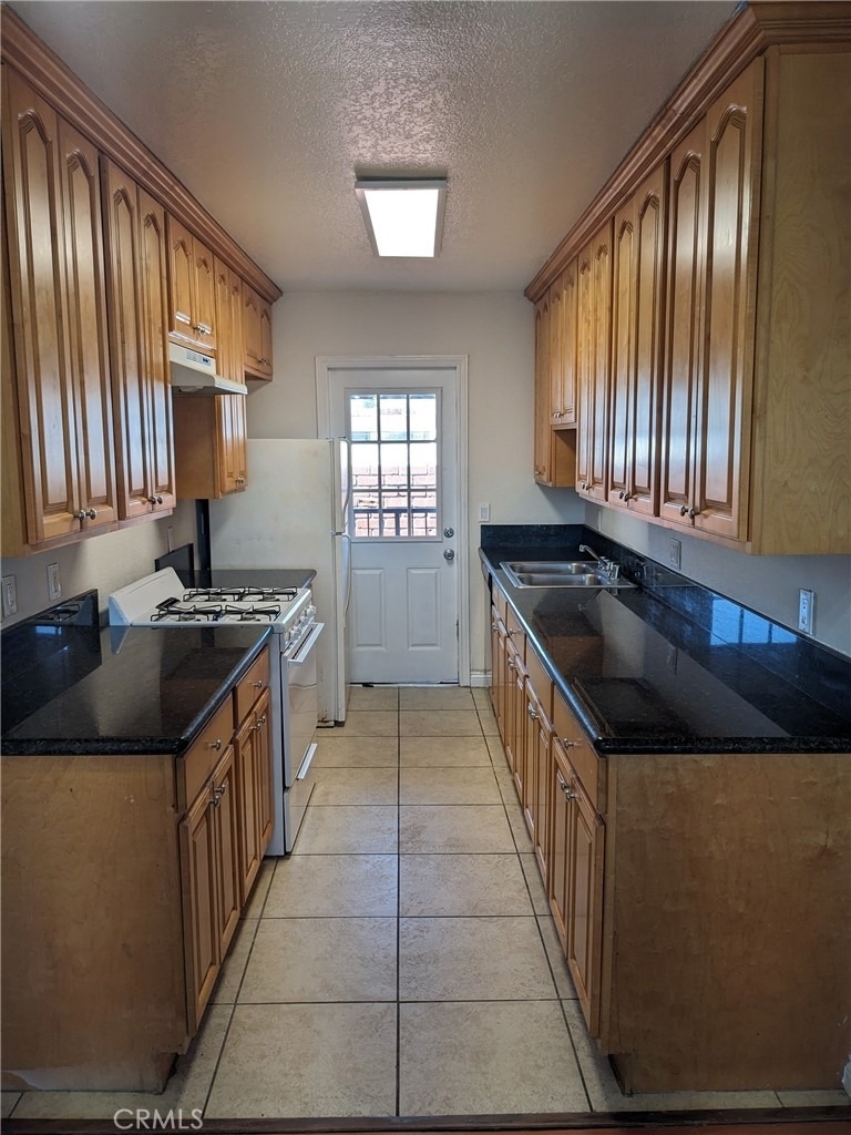1764 Freeman Avenue - Photo 2