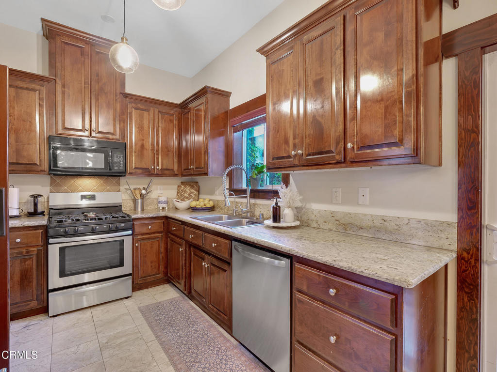 475 Cypress Avenue - Photo 11