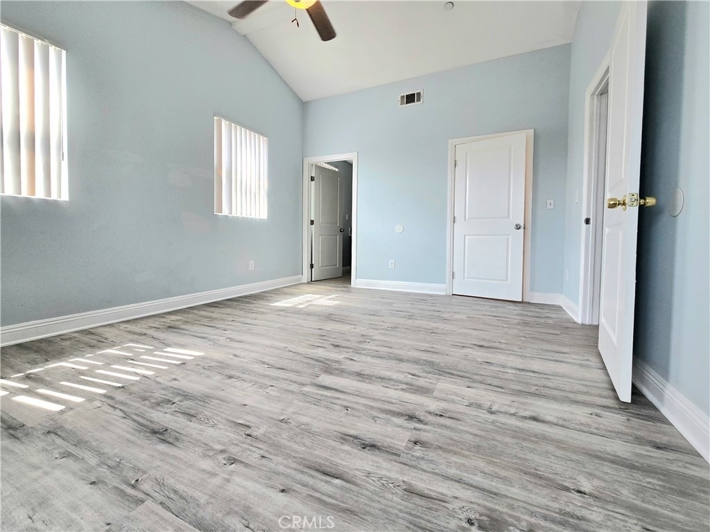 715 W 58th - Photo 4