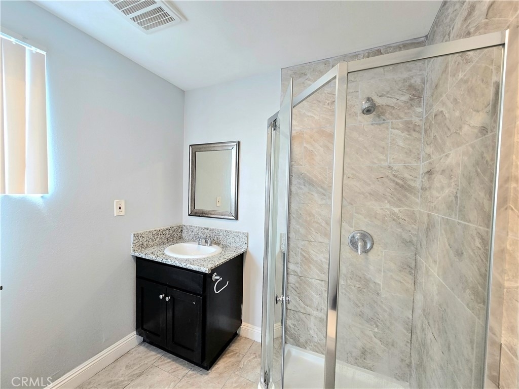 715 W 58th - Photo 2