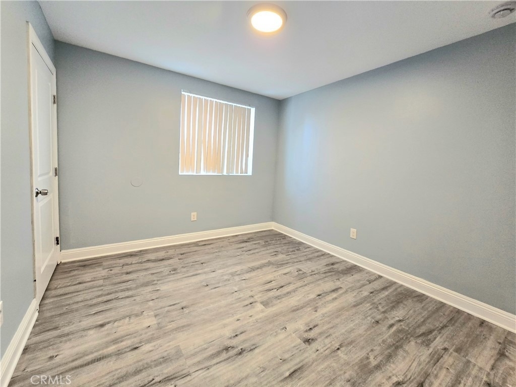 715 W 58th - Photo 7