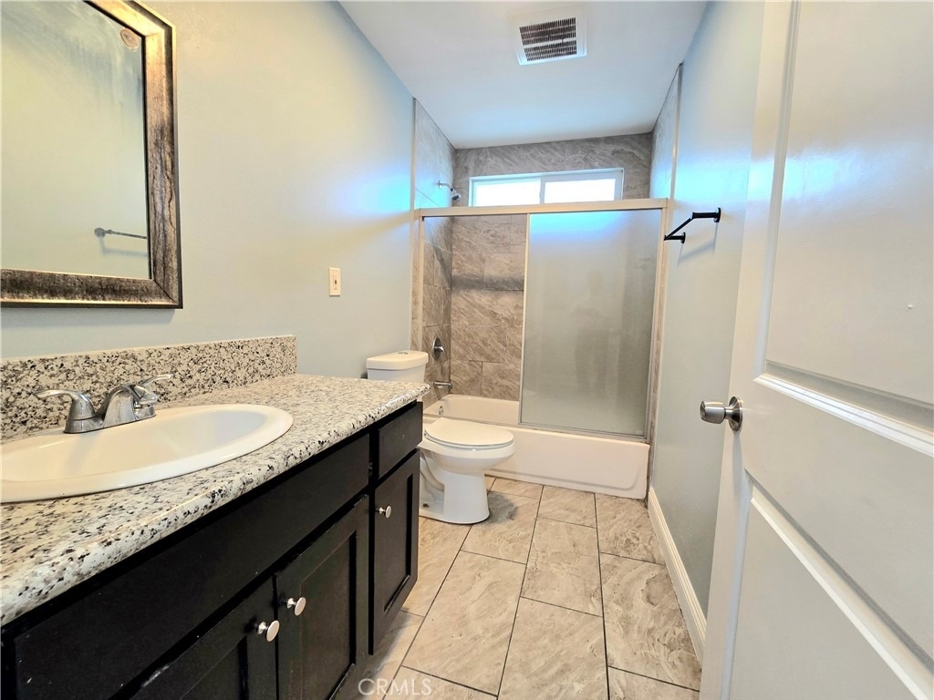 715 W 58th - Photo 6