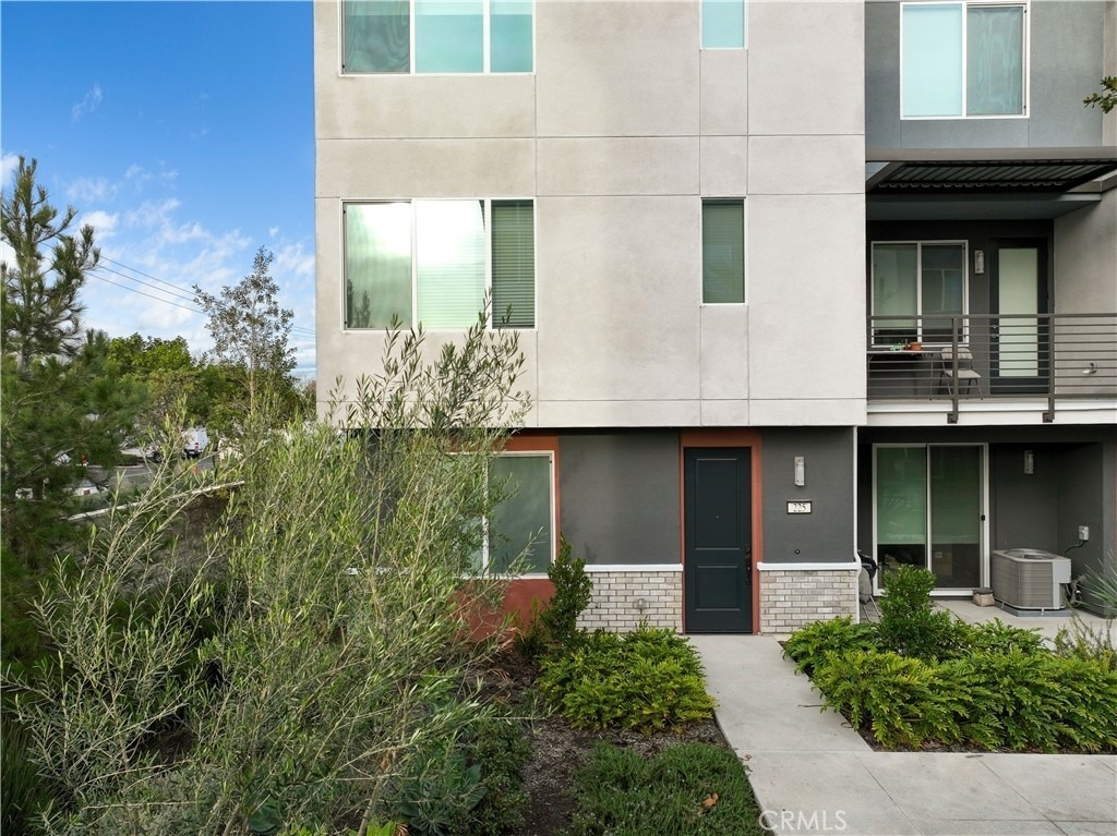 225 Steely - Photo 0