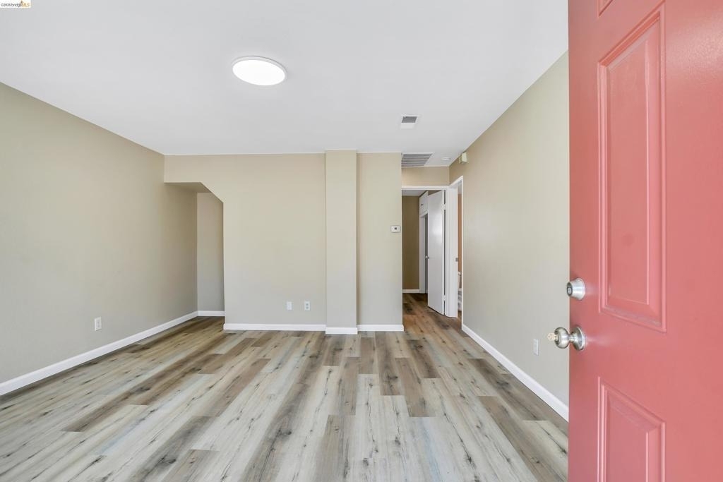 612 W 15th St - Photo 7