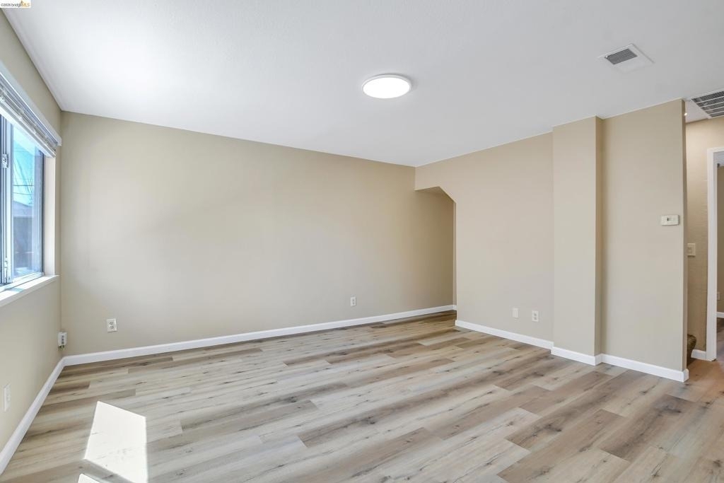 612 W 15th St - Photo 3