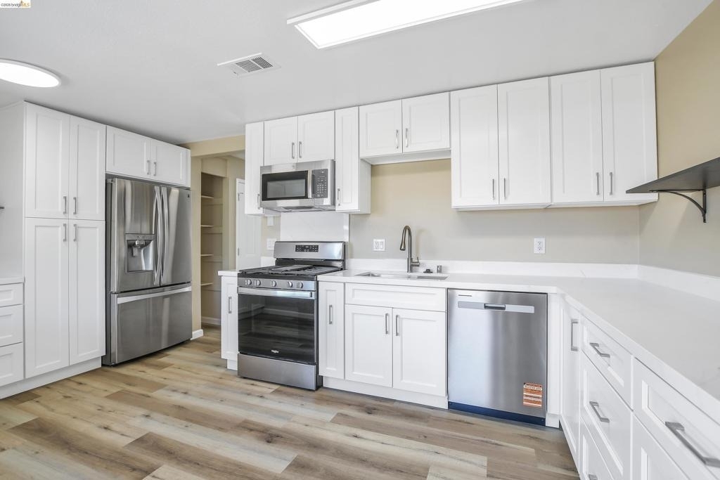 612 W 15th St - Photo 4