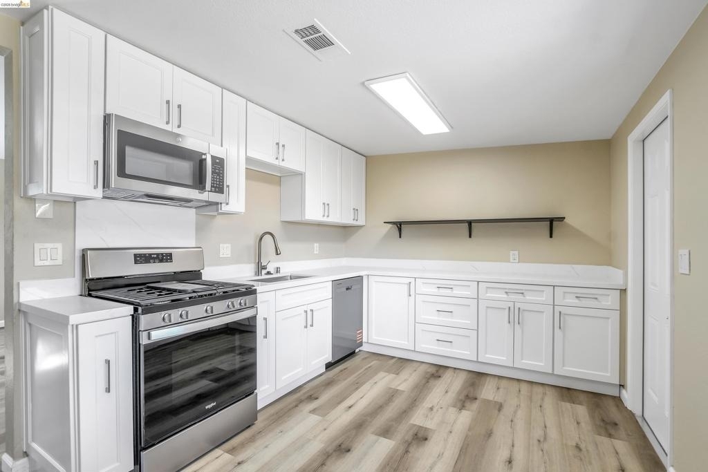 612 W 15th St - Photo 9