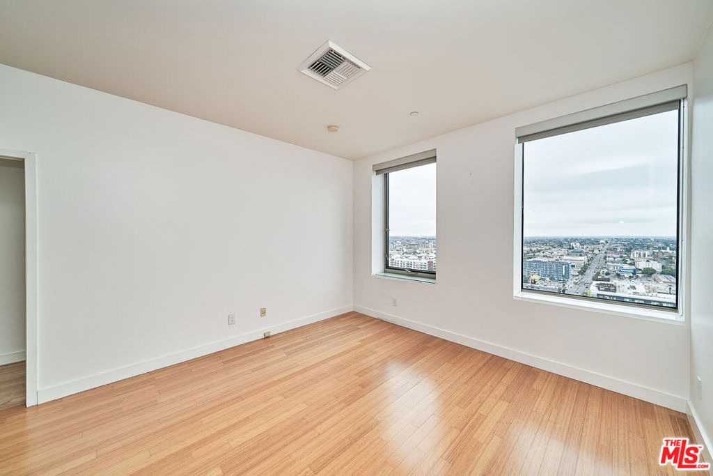3810 Wilshire Boulevard - Photo 10