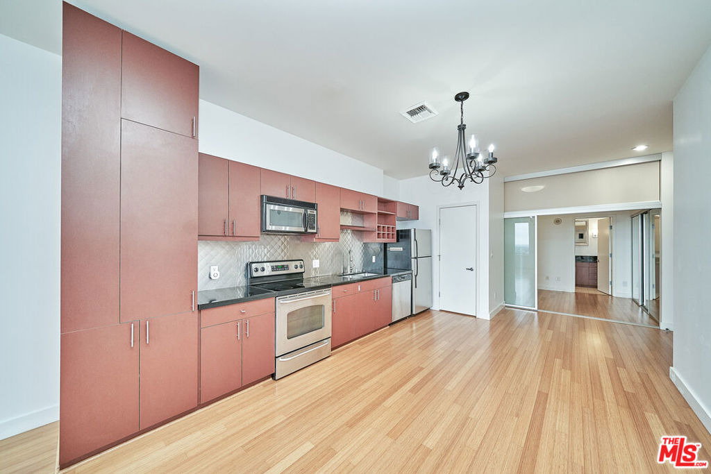 3810 Wilshire Boulevard - Photo 13