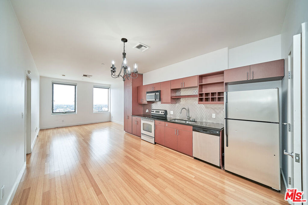 3810 Wilshire Boulevard - Photo 15