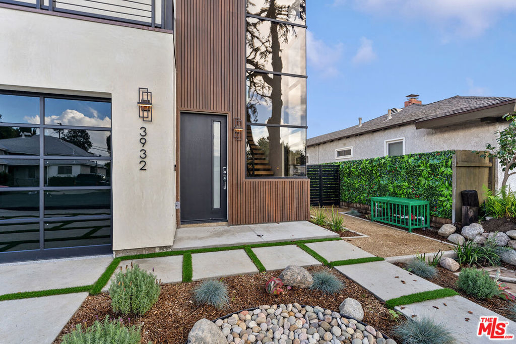 3932 Minerva Avenue - Photo 1