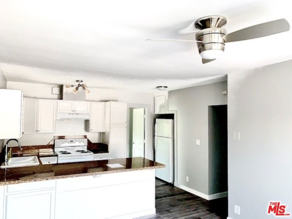 7524 Sepulveda Boulevard - Photo 1
